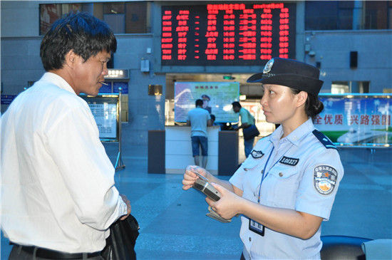 广西“最美警察”莫珊珊