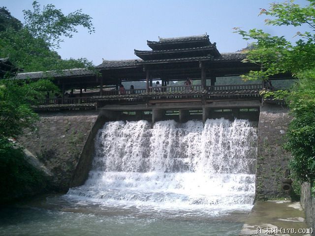 古东深林瀑布
